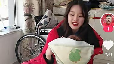 草帽姐|草帽姐被老公前任要钱！自曝老公私下已转百万，声音嘶哑好憔悴