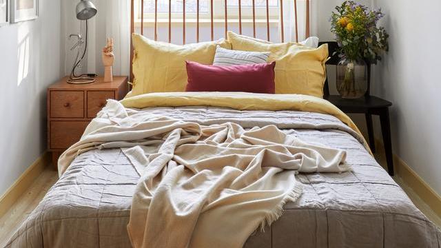 一个人生活在甜美之中，宁静蓝+活力黄，清新宜居，满满爱和美好