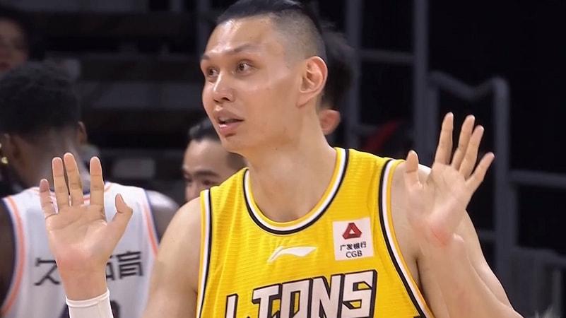 C罗|肘击富兰克林+抱摔任俊威+暗算郭昊文！许钟豪一场伤3人，打架呢