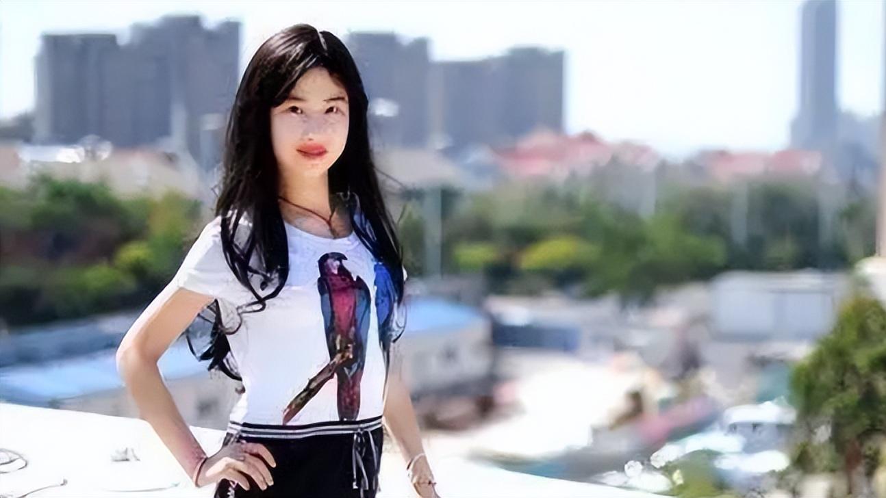 张柏芝|6年前，95后女孩花百万把自己整成“刘亦菲”，连名字都要模仿