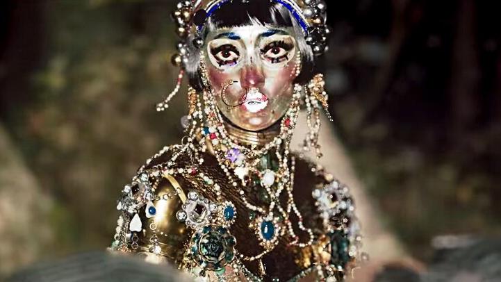 水中女妖|《爱，死亡和机器人》「吉巴罗」水中女妖魅舞呼唤，5大隐喻细节解析，殖民历史、