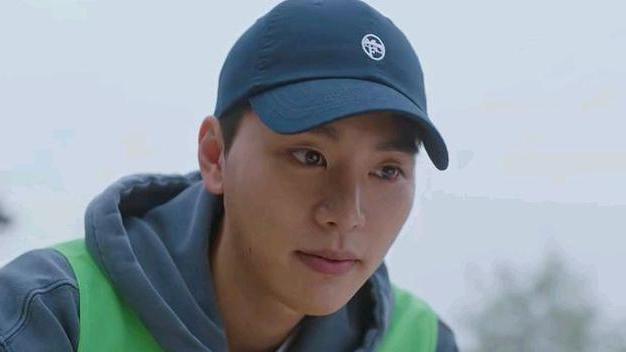 钟嘉欣|两个人翘掉一整支军孬孬，《军检察官多伯曼犬》未尽兴，已结局