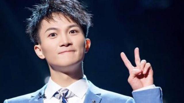 周深|《我们的歌》冠军周深李克勤，年龄差25岁，歌声默契却如天作之合