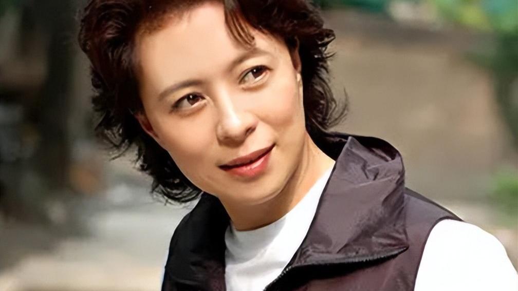 刘佳|刘佳：演《黑三角》成名，荧屏上的坚强母亲，生活中的贤妻良母