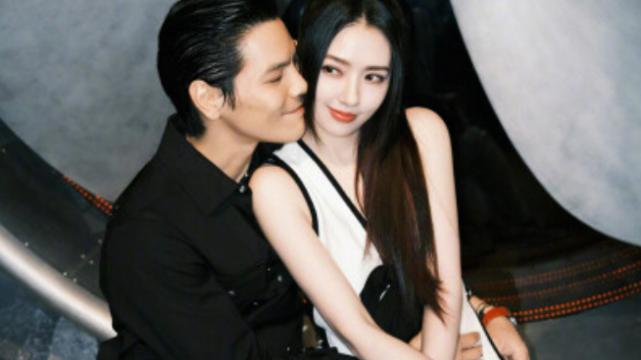 郭碧婷|向佐郭碧婷被偶遇，郭碧婷发福被质疑怀孕，向佐贴心扶妻获好评