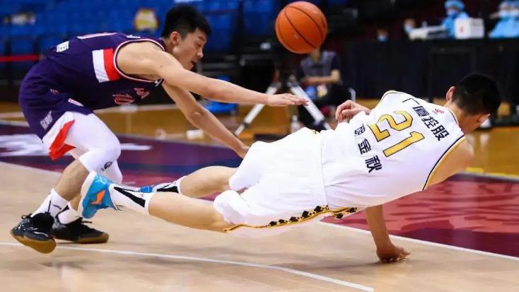 胡金秋|胡金秋！苦难中成长起来的MVP，因经济问题放弃清华附中，选择广厦