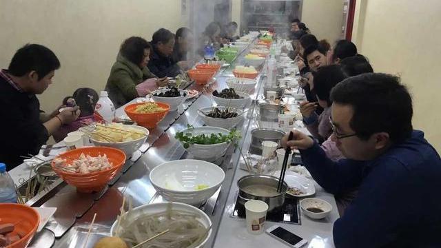 火锅|曾火遍全国的旋转小火锅，为啥不断关门？食客：看似便宜全是套路