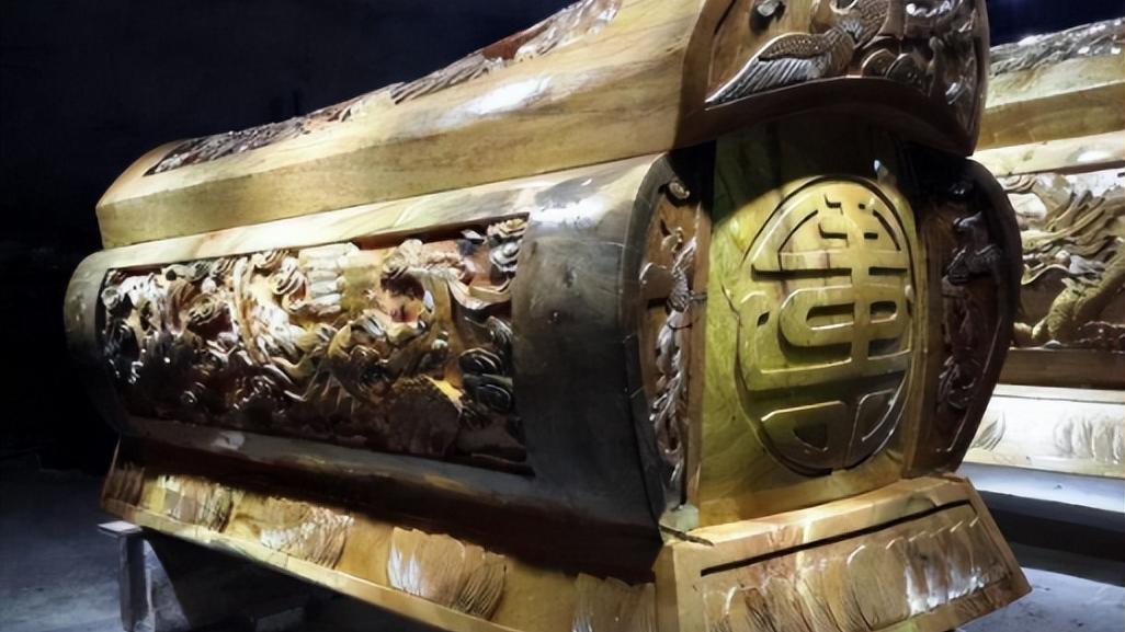 史嵩之 2012年，浙江发掘出一口金丝楠木棺，打开后一丞相的秘密被揭开