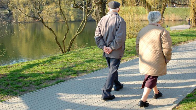 bmi|体重与寿命的关系被发现！这样体重的老人或更长寿，你达标了吗？
