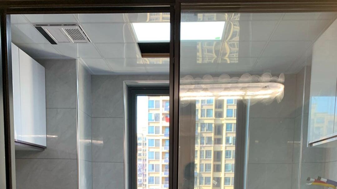 第一次装修新房，全屋坚持选择木地板，电视墙打满柜子非常实用！