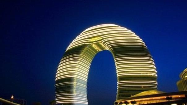 浙江湖边上的马桶盖，由世界知名建筑大师设计，受到游客们的吐槽