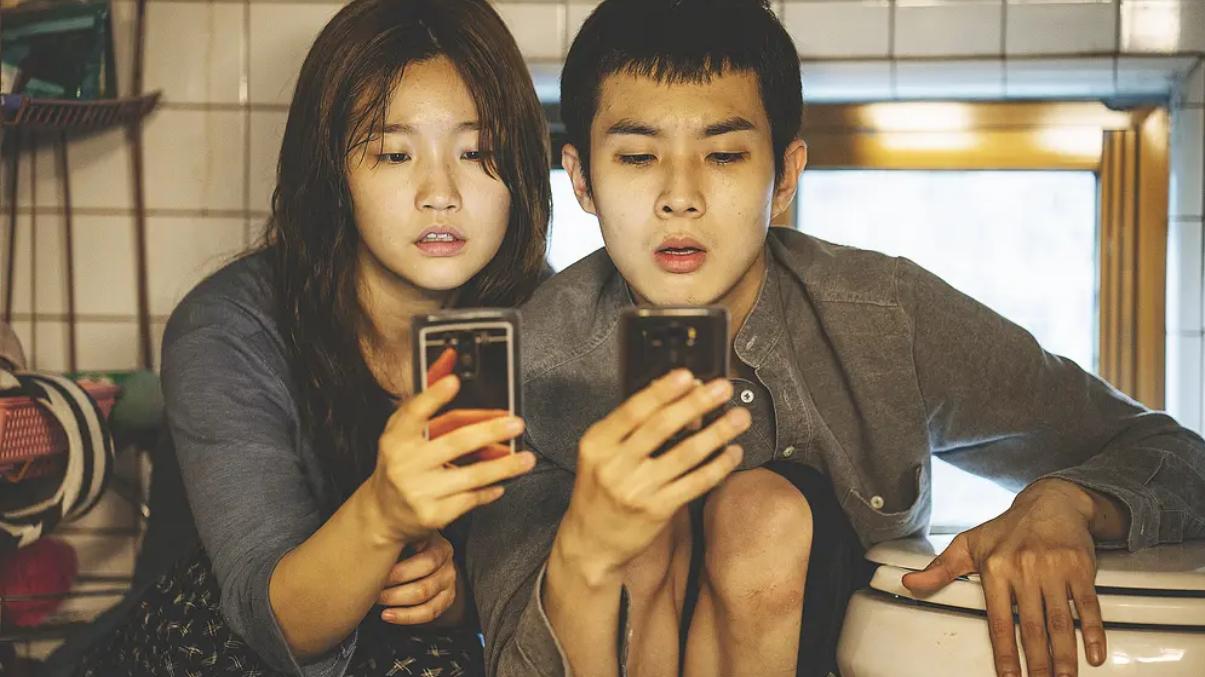 寄生虫|电影《寄生虫》，整个故事条理清晰，真的调动了我深层次的情绪