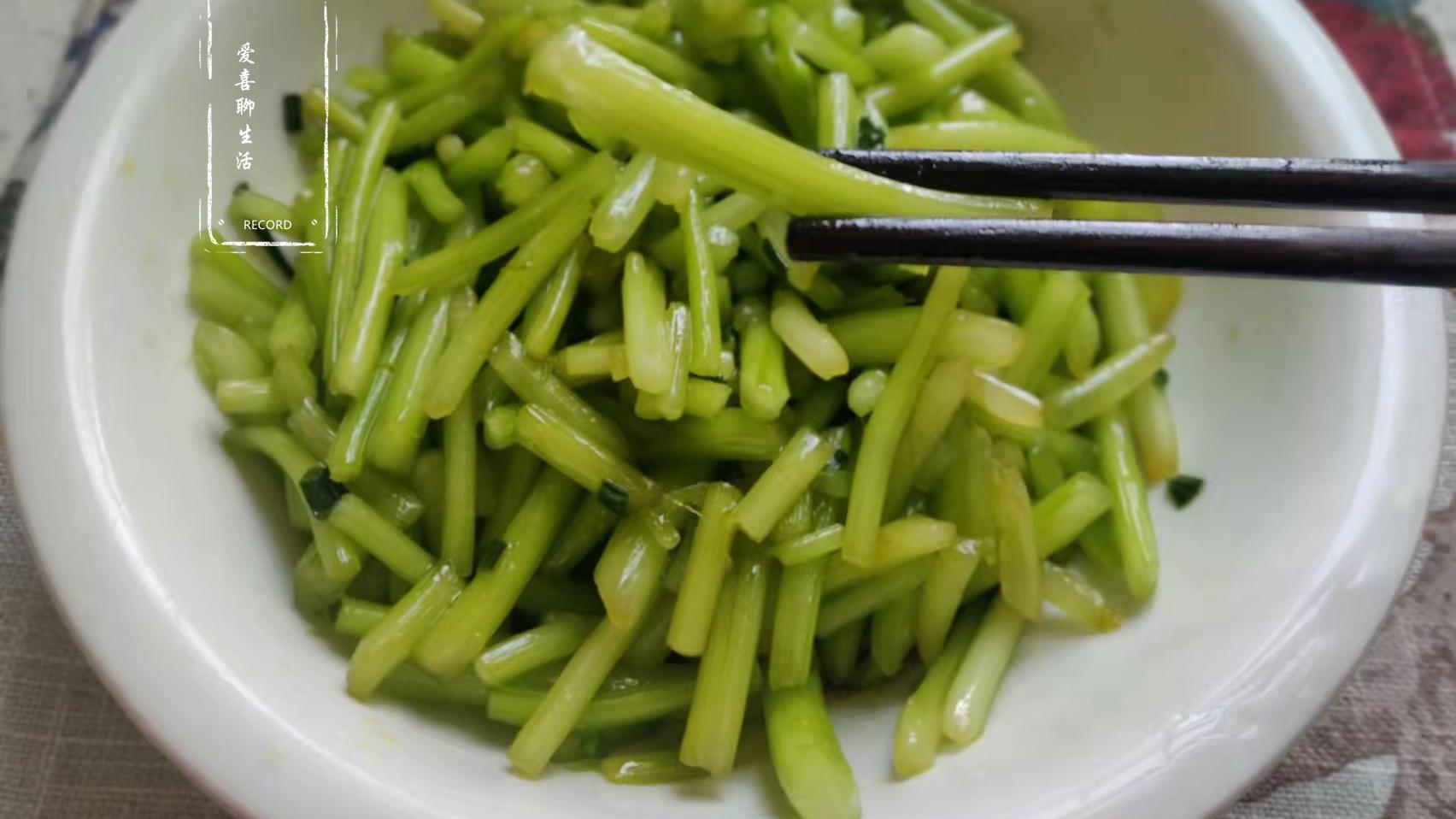 紫薯|春天，割一把菜根这样吃，比黄瓜脆比莴笋嫩，消暑又解热，别错过