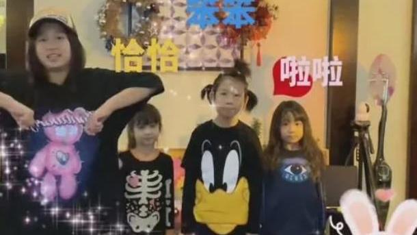 陈浩民|陈浩民和4个孩子在家中跳舞，8岁儿子留长发，全家仿佛共用一张脸