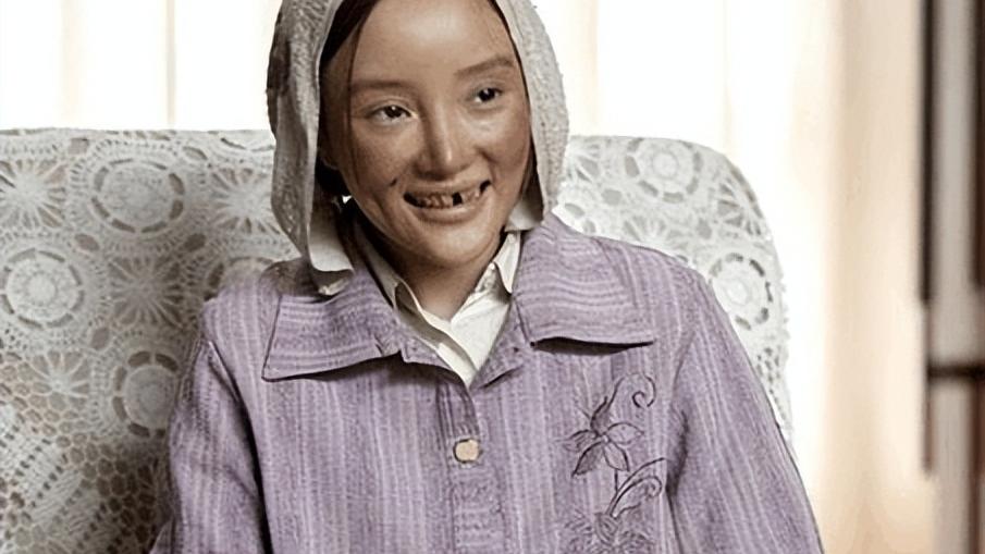 杨幂|女明星扮丑，杨幂麻子脸、莫文蔚络腮胡，杨颖：给你们亮个绝活