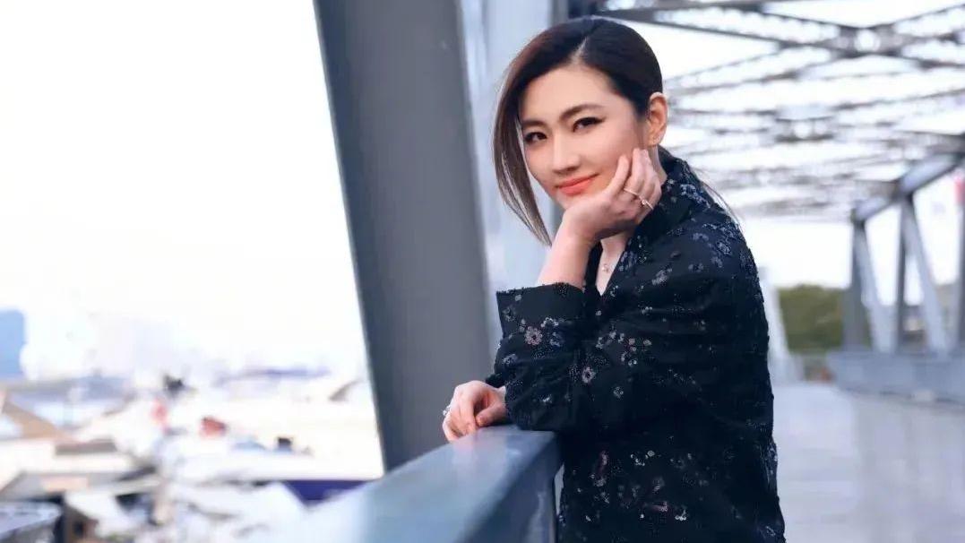 Selina|经历火烧、离婚、失声之后，40岁的她终于迎来春天