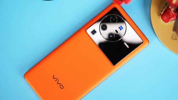 芯片|vivo X80 Pro：用蔡司四摄和V1+芯片 实现