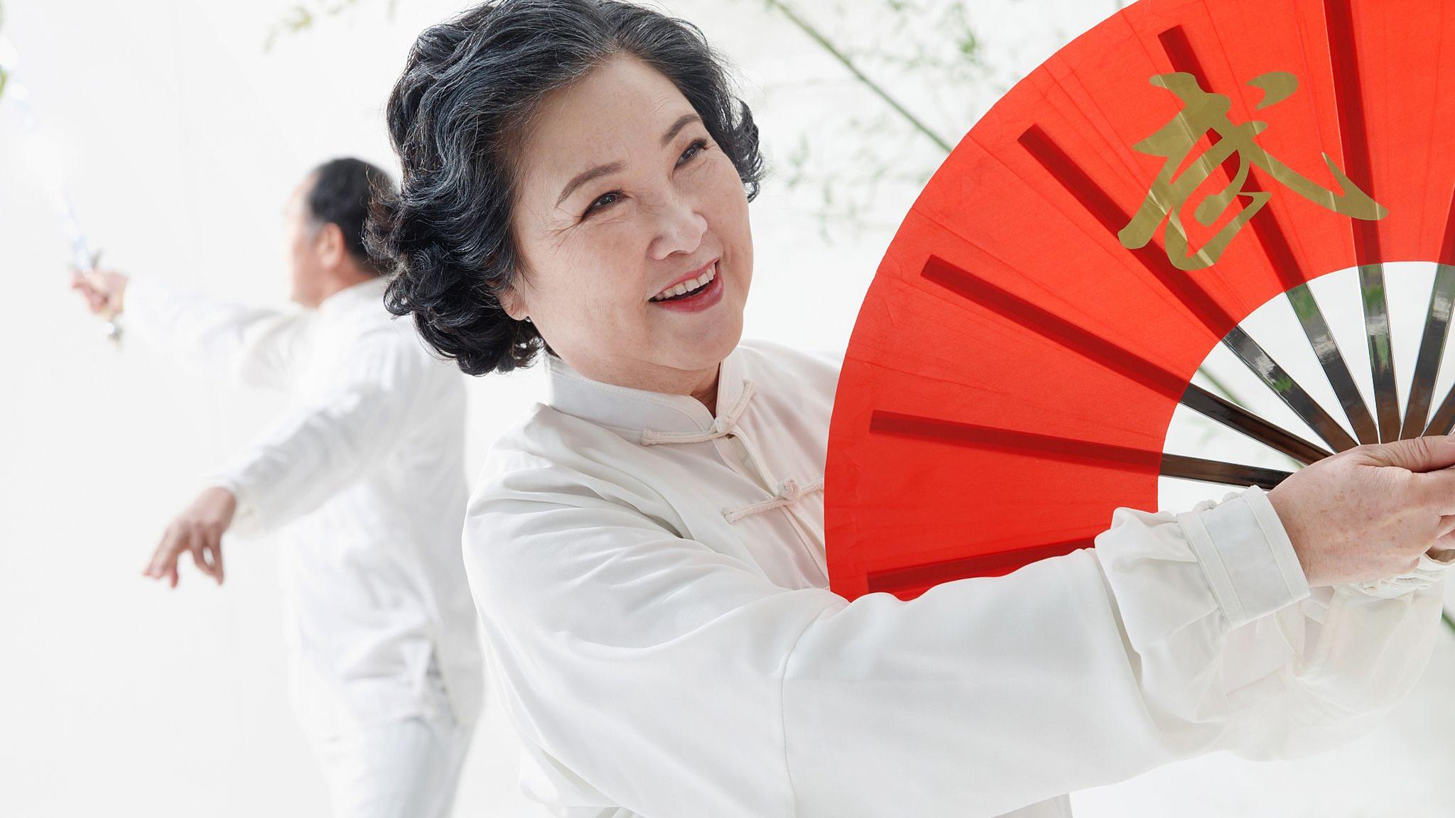 巩俐 为什为啥喝水也发胖？养成4个“减脂”习惯，赘肉悄悄“溜走”