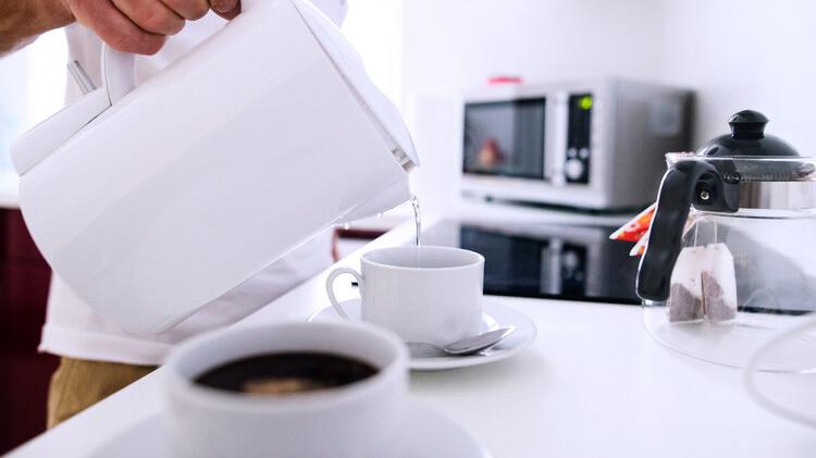 重金属|长期喝电热水壶烧的水，对身体有害会致癌？3个建议需要听一听