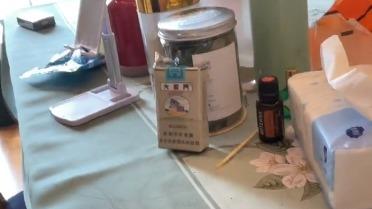 李立群|李立群晒“豪华”餐，廉价香烟成亮点