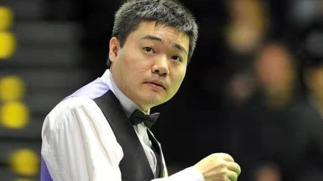 参观丁俊晖住的豪宅，设计了超大落地窗，在家就能直接看风景