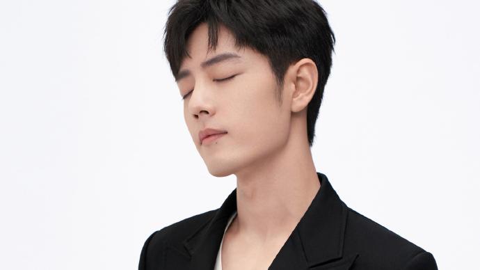 肖战|肖战一场直播引多方震动！实至名归，好资源频频招手！