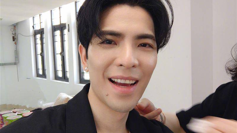 成都|“雨神”萧敬腾证实已定居成都！网友崩溃笑喊“别来啊”