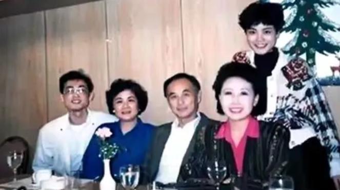 王菲|王菲为什么会信佛？一切都源于多年前母亲对她的一场“绯闻”误会