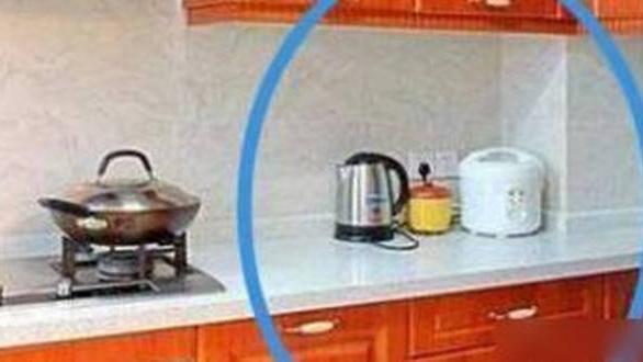 头一次见有人厨房这样装插座，一进门我就看愣，太聪明了