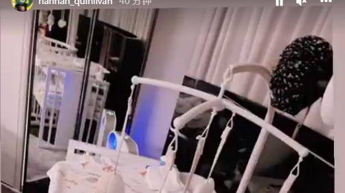 昆凌|昆凌月子期间开心晒自拍，托腮卖萌少女感依旧，无名指大钻戒抢镜