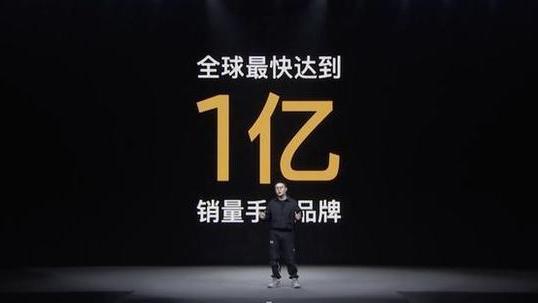 realme|realme“超车”，骁龙8+新机官宣，或将截胡小米首发