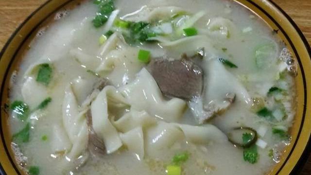 烩面|男子在河南南阳一家烩面馆，点了4个菜4碗烩面花370元，被坑了？