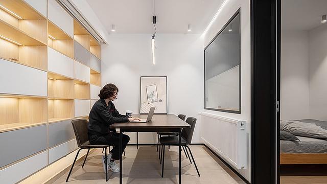 舍弃客厅变身大书房，学她家这么设计，80平也能满足5口人的需求