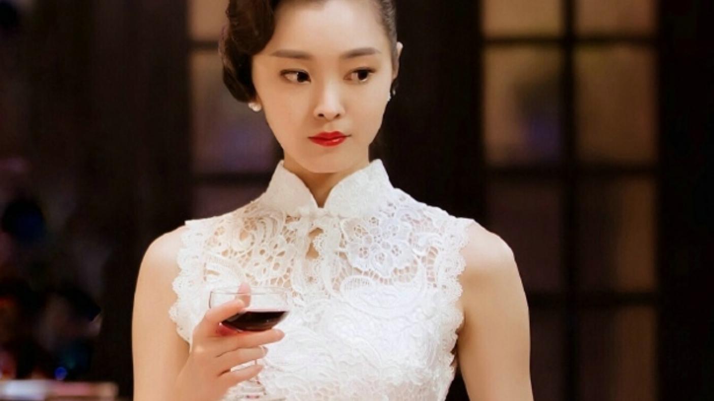 李沁|旗袍美人宋轶，拥有A4腰的黄金比例身材，一出场光芒万丈