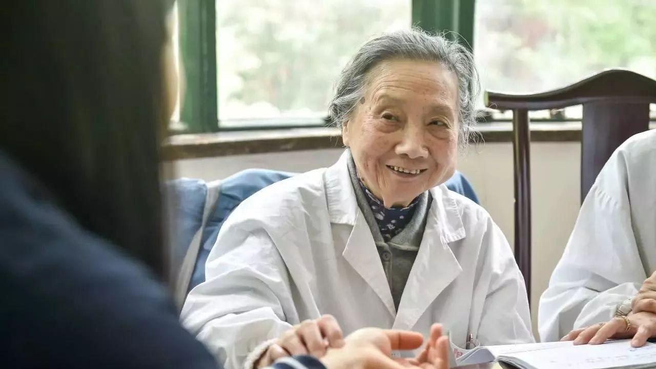 饮食|国医大师101岁，身体依然康健，她的养生秘诀在于这两件事不沾