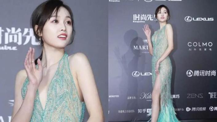 吴宣仪|吴宣仪低胸不慎露底叹：这圈子女孩不被善待