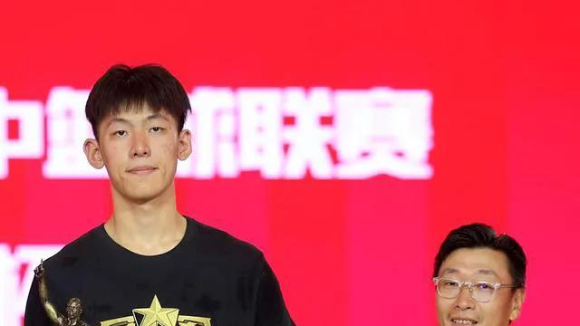 CBA速递！新疆阿尔斯兰未离队，张陈治锋回美国，王泉泽正在恢复