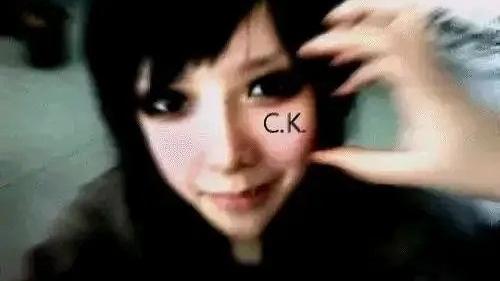 沉珂|“非主流鼻祖”沉珂的荒唐史：原来飞向别人的床，是她的真实经历