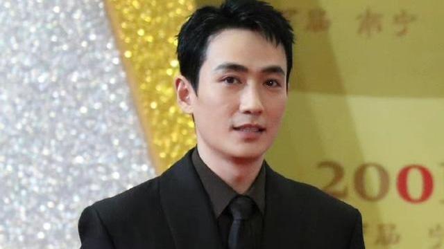 李易峰|百花奖红毯众星造型，李易峰颜值回归，朱一龙疲惫，袁泉气质绝佳