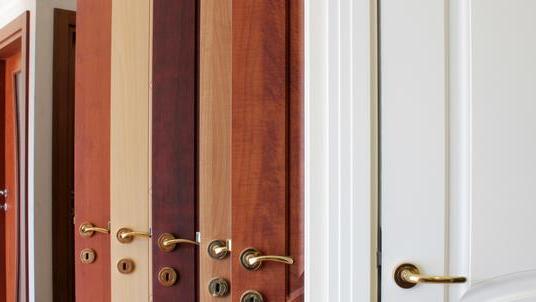 室内木门怎么选？亲自买过才知道：不能光看外观，3个地方更重要