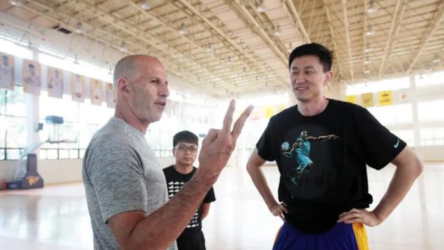刘维伟|中国男篮教练大调整！刘维伟意外离队，姚明寻找外教，辅佐杜锋