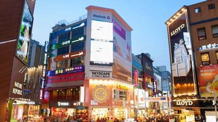 轮到韩国游客来中国疯狂购物，看完他们买的东西，中国人不淡定了