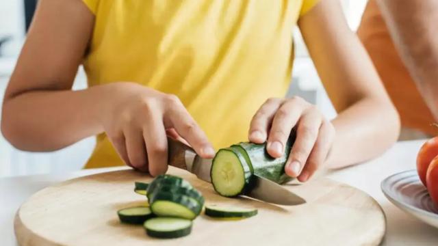 黄瓜|夏天不妨多吃6种“刮油”快的食物，低卡饱腹又解馋，轻松降体重