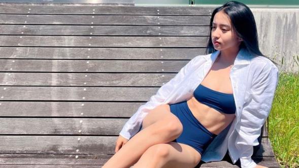 木村光希|19岁木村光希穿泳装大秀好身材，前凸后翘超有料，回眸一笑百媚生