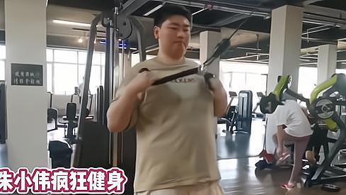 陈萌 小伟减肥训练营练得起劲，网友：陈亚男没管得住，反被陈萌拿捏了