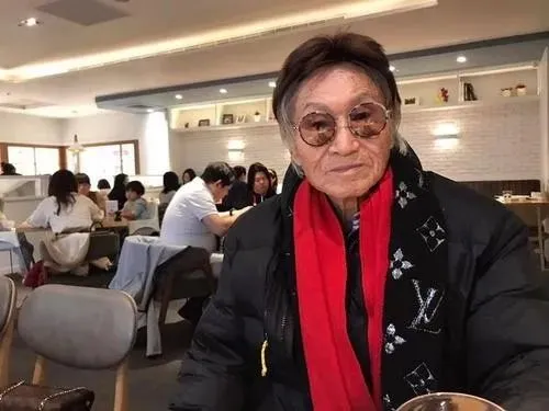 傅达仁|著名主持人安乐死全程：在家人陪伴下喝下毒药，躺儿子怀中离世！