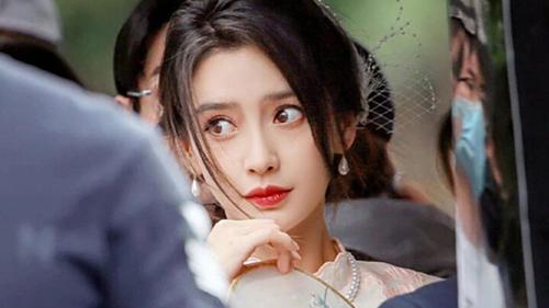 Angelababy|Angelababy《萌探2》路透来袭, 穿旗袍尽显灵动, 33岁美如画