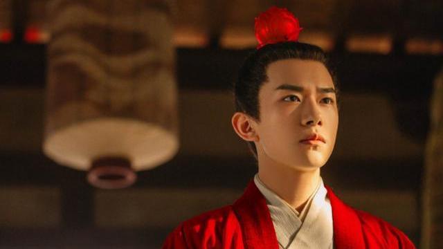 易烊千玺|易烊千玺之后又有顶流被央视点名，流量明星转型何时成了大趋势？