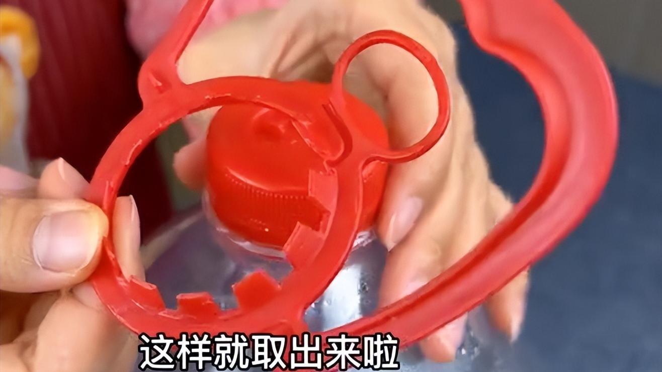 油桶提手太有用了，在衣柜里放10个，空间立马大3-5倍，涨知识