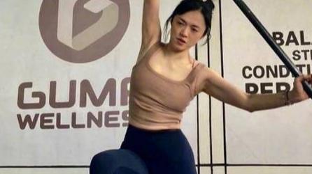 姚晨|42岁姚晨性感大片曝光！皮手套外戴大戒指，穿超薄黑丝秀纤细双腿